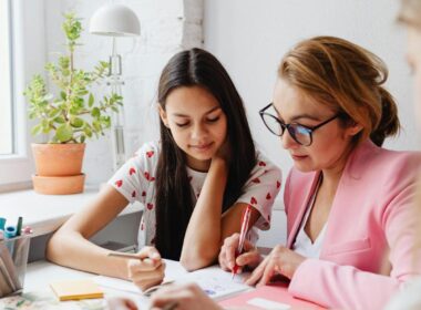 Przykłady I Wskazówki: Jak Napisać Esej Naukowy Krok Po Kroku - Eduwork.pl